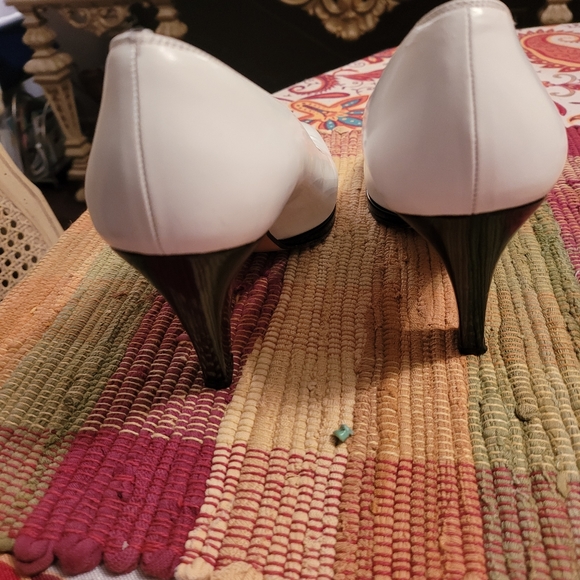 SALVATORE Ferragamo - Picture 5 of 11